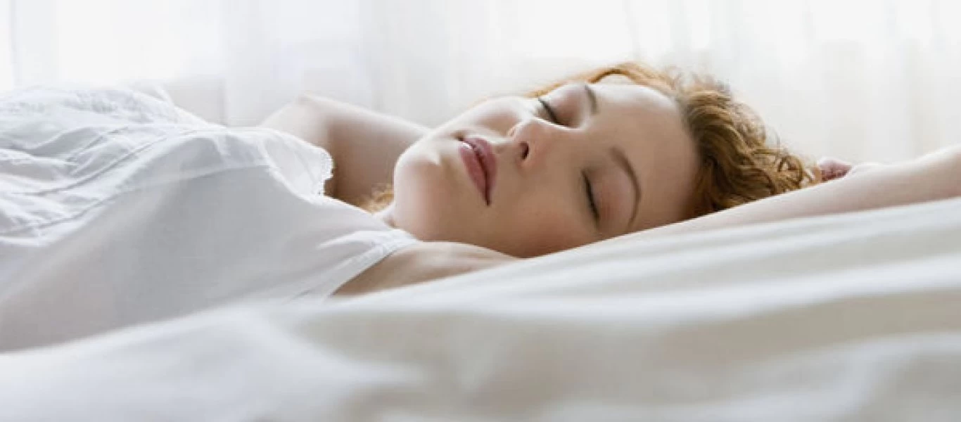 Το έξυπνο τρικ για να κοιμηθείτε εύκολα όταν έχει καύσωνα